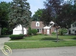 25227 Parkwood Dr, Huntington Woods, MI 48070