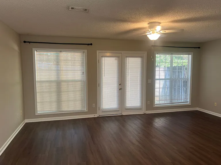 130 Woodmere Dr — Photo 32
