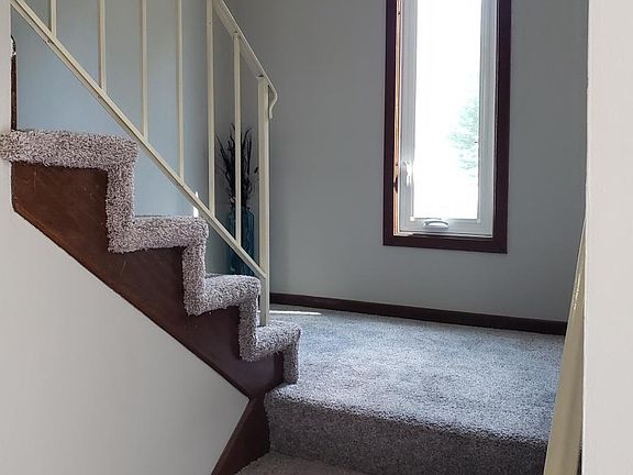 2nd image of 2476 Cobble Hill Alcove