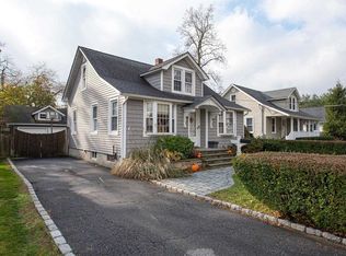 42 Hemlock St, Islip, NY 11751