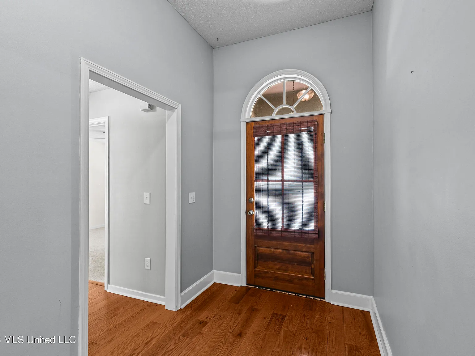 3 bed, 2.0 bath, 1561 sqft, $2,500 — Photo 3