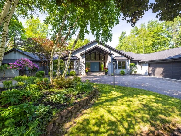 2717 Clover St, Pittsford, NY 14534