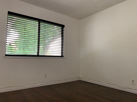 5th image of 3007 Winfield Ave