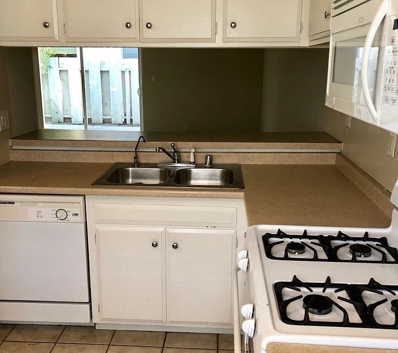 1st image of 2593 Bayshore Ave