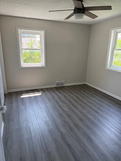 3 bed, 1.5 bath, 1700 sqft, $1,800 — Photo 4