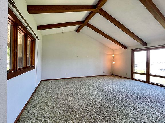 5th image of 1113 Emerald Dr