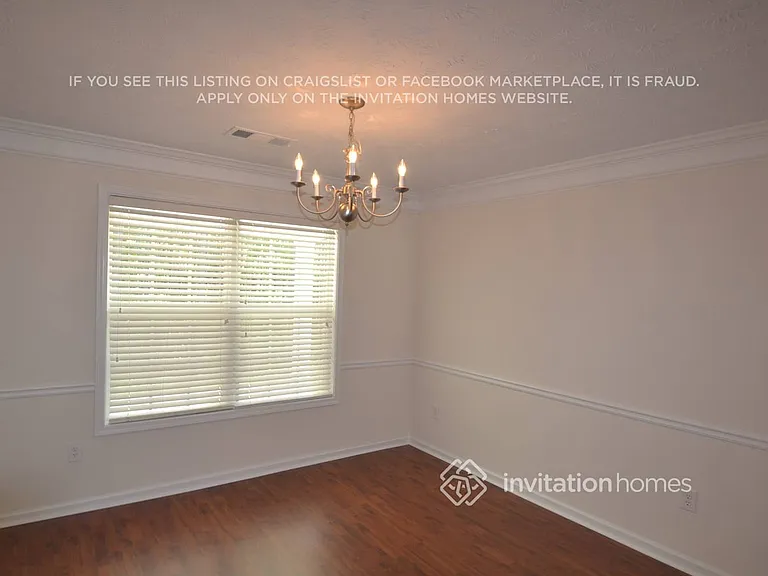 555 Wellington Ln — Photo 4