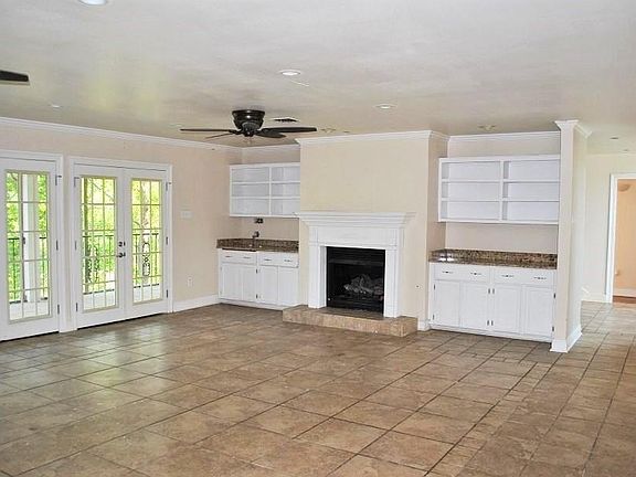 2nd image of 242 Basswood Dr