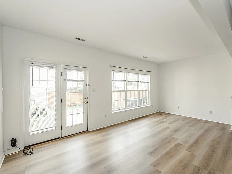 1429 New Haven Ct — Photo 13