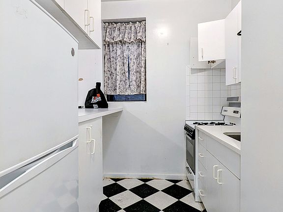 5th image of 69 W 105th St APT 2D