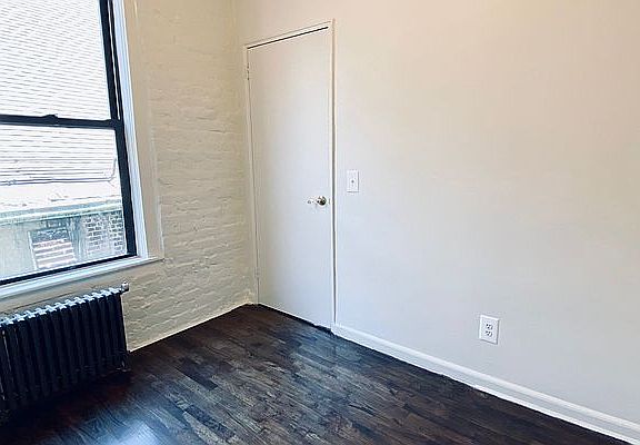5th image of 425 W 46th St APT 4C