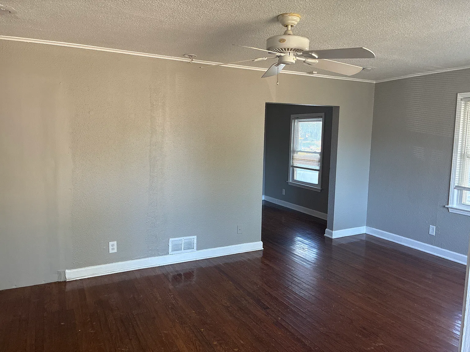 2 bed, 912 sqft, $925 — Photo 2