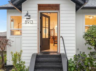 8913 8th Ave NE, Seattle, WA 98115