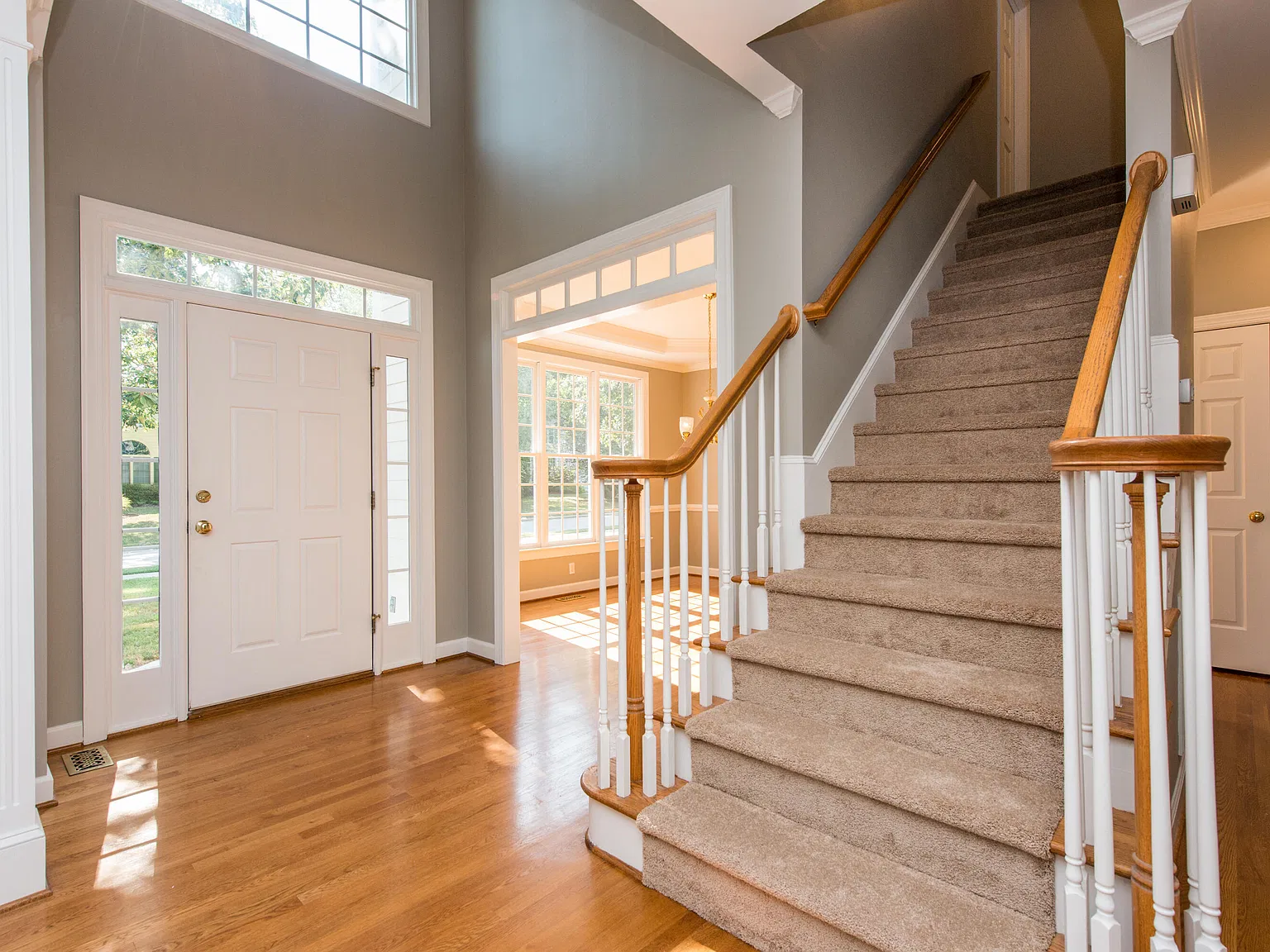 4 bed, 2.5 bath, 2450 sqft, $3,000 — Photo 2