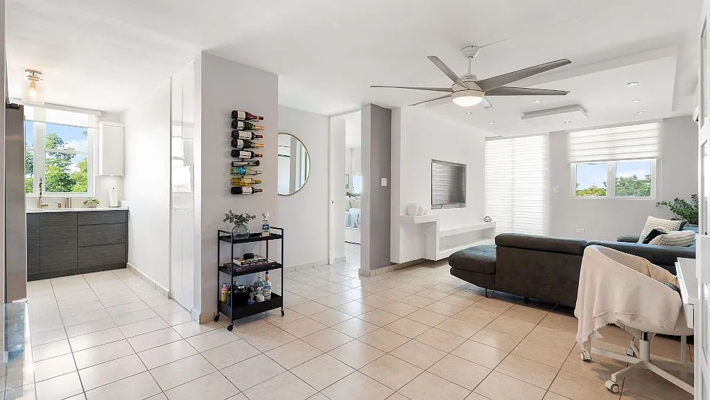 3 bed, 2.0 bath, 1249 sqft, $2,000 — Photo 3