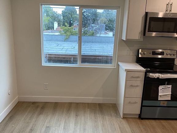 3rd image of 4156 Tujunga Ave APT 6