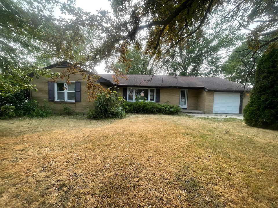 1st image of 27 Pine Crest Dr
