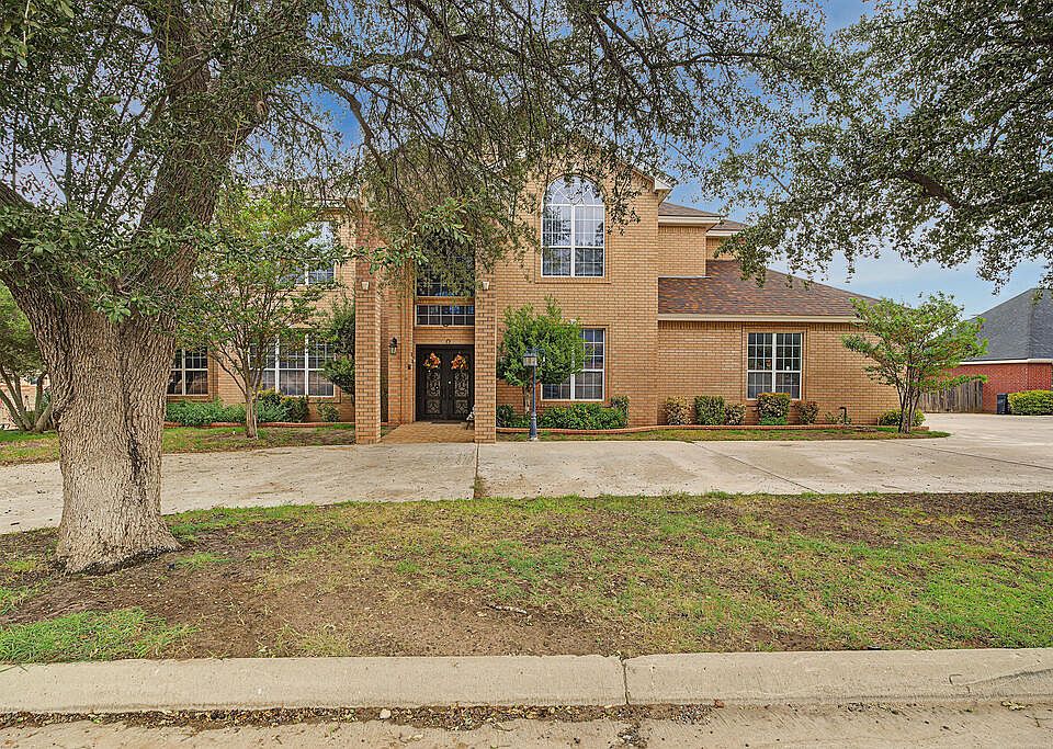 1st image of 803 Caprock Dr