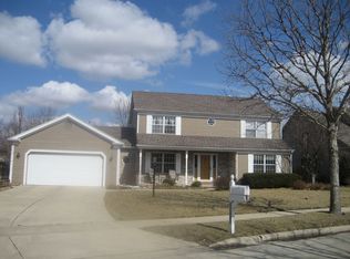 2716 Prairie Meadow Dr, Champaign, IL 61822