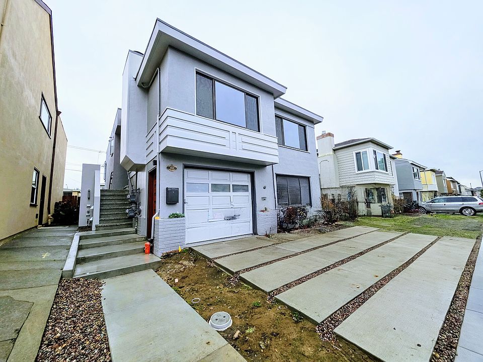 1st image of 32 Everglade Dr