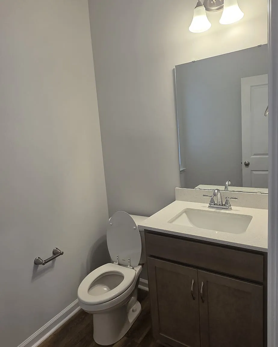 3 bed, 2.5 bath, 1423 sqft, $2,400 — Photo 4