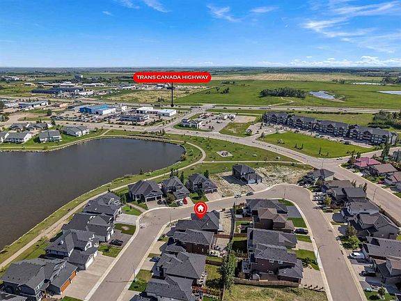 3rd image of 32 E Lakes Estates Cir
