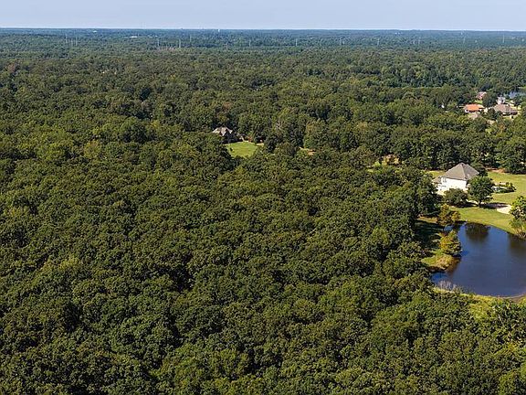 2nd image of 12 Bent Tree Rd