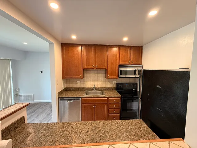 6300 Hil Mar Dr #5-8 — Photo 9