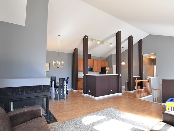 3rd image of 1604 Fox Run Dr #1604