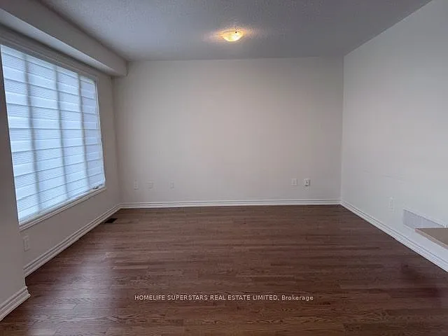 319 Bergamot Ave — Photo 2
