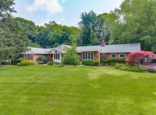17 Orchard Dr, Woodbury, NY 11797