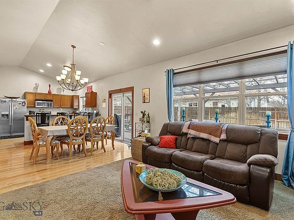 5th image of 325 Cedar Wood Cir
