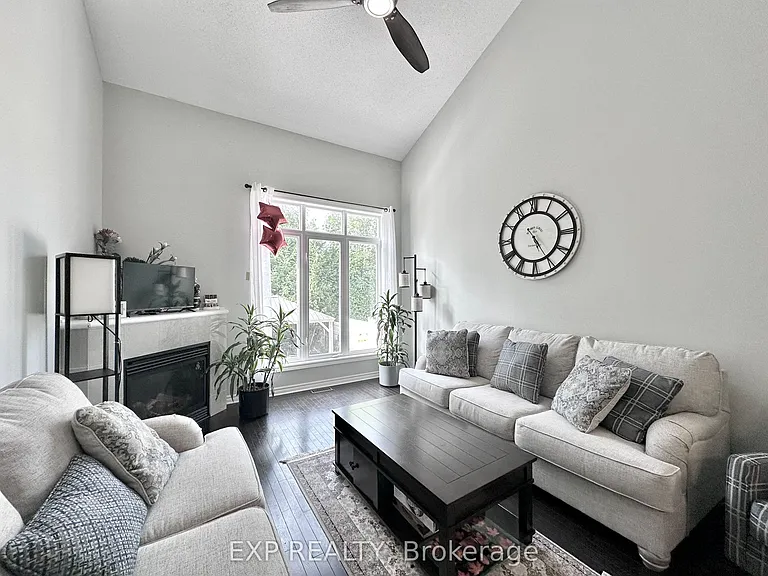 421 Foxhall Way — Photo 10