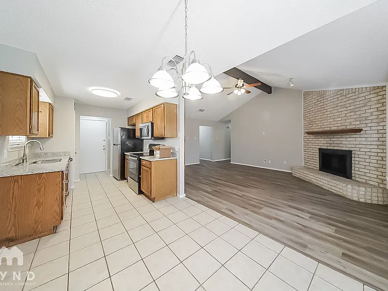 3100 Green Ridge St — Photo 6