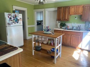 844 S Quaker Ln #2, West Hartford, CT 06110