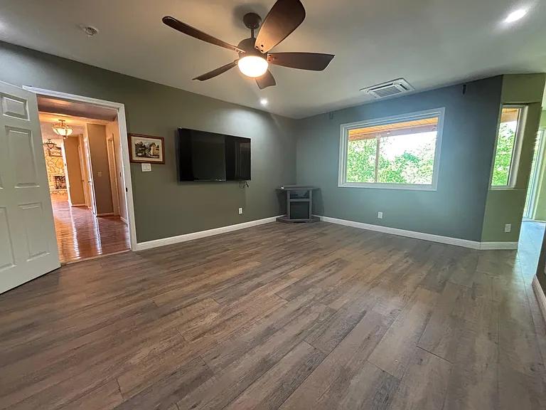 256 Greenbay Rd — Photo 6