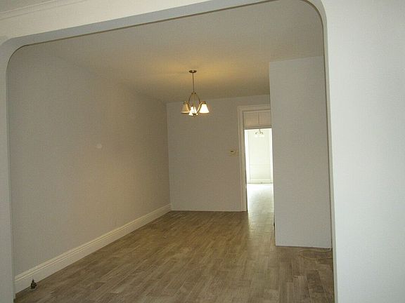 3rd image of 1817 Astoria Blvd APT 2R
