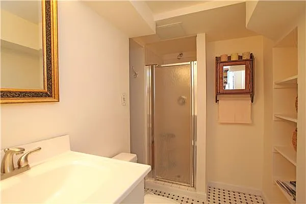 Sold by Century 21 Metropolitan | media 12