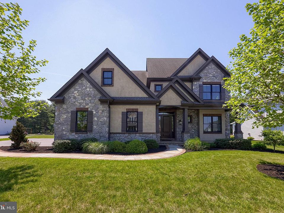 1st image of 428 Southampton Dr