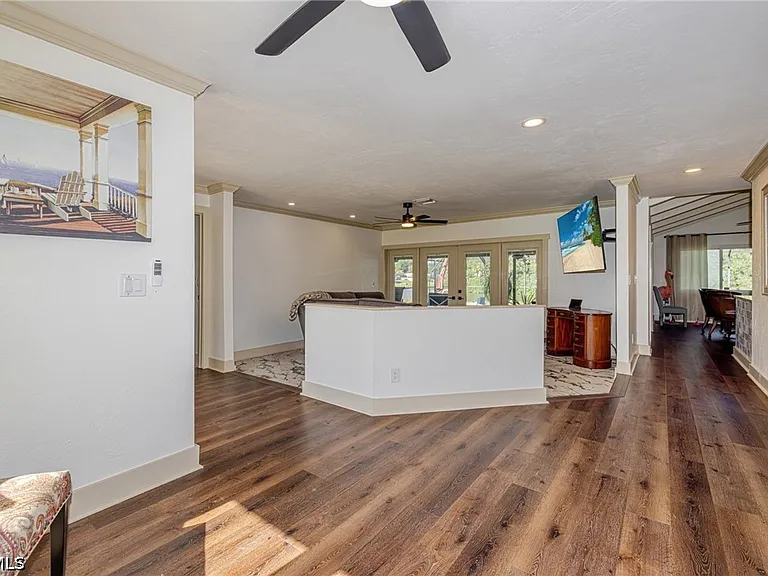 2507 Lakeview Dr — Photo 13