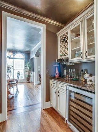 5th image of 229 King Arthur Cir