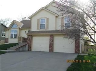 307 Carriage Xing, Lansing, KS 66043