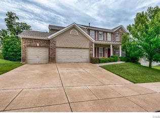 1353 Kiefer Bluffs Dr, Ballwin, MO 63021