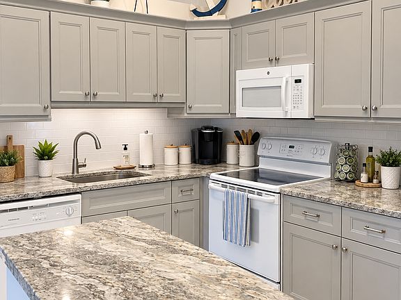 3rd image of 6271 Chasewood Dr APT H
