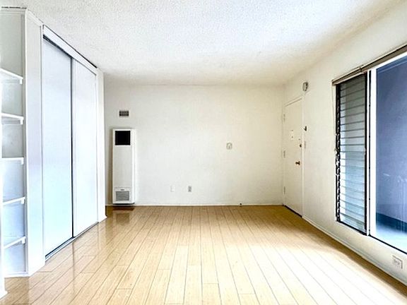 5th image of 1152 N Poinsettia Pl APT 6