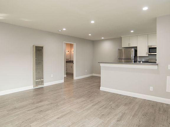 4th image of 5912 Willoughby Ave Unit 3