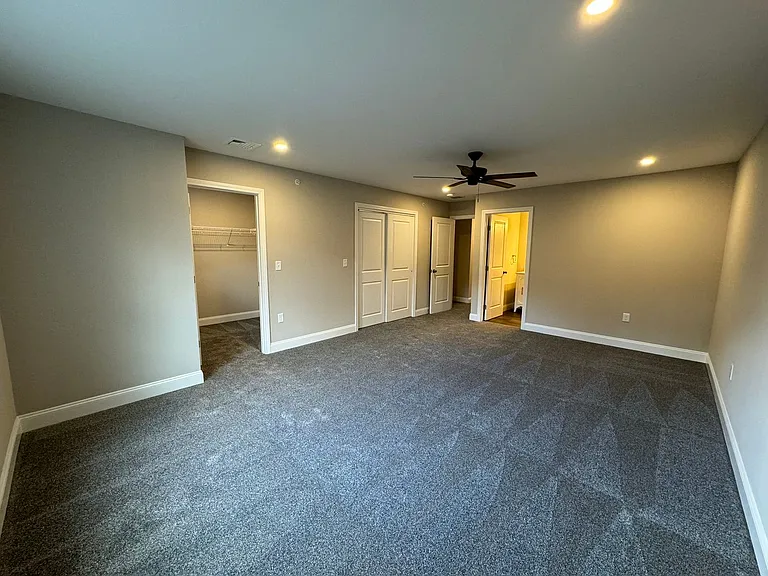 108 Mammoth Rd #B — Photo 8
