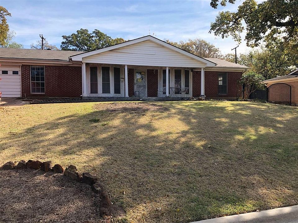 1st image of 528 Oak Park Dr