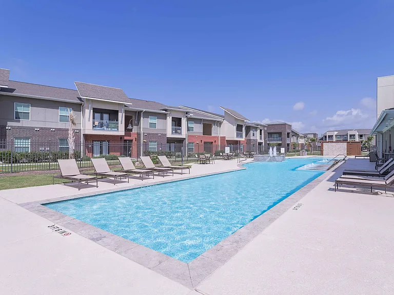 Century Palm Bluff — Photo 13