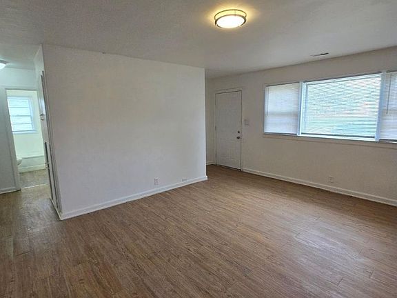 3rd image of 2412 W Arlington Ct